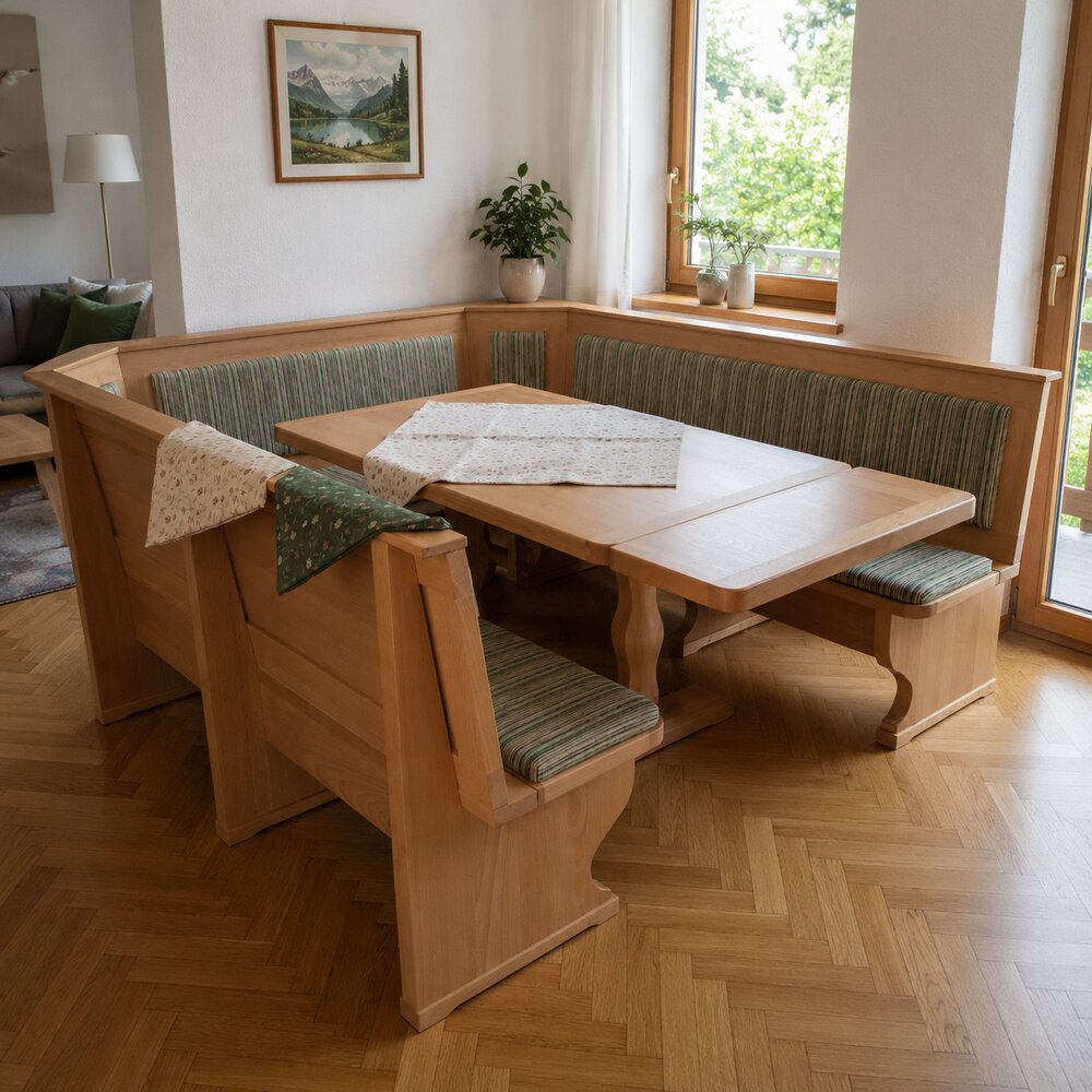 Eckbank im Esszimmer aus Massivholz