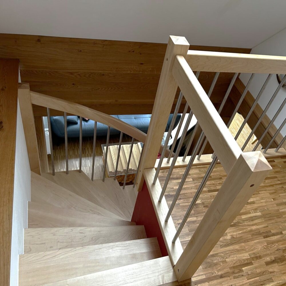 Treppengeländer mit Holzabschluss
