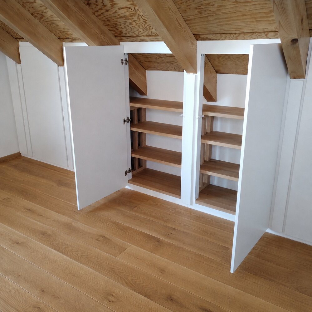 Einbauschrank unter der Dachschräge