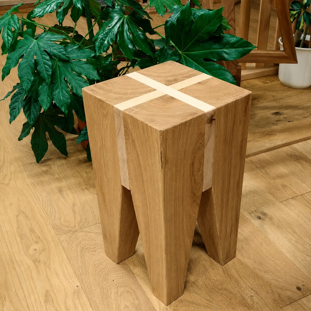 Hocker aus Eiche und Ahorn
