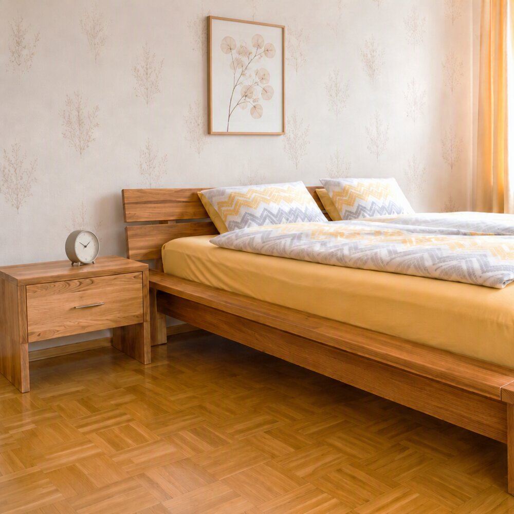 Bett aus Esche geölt mit Nachttisch